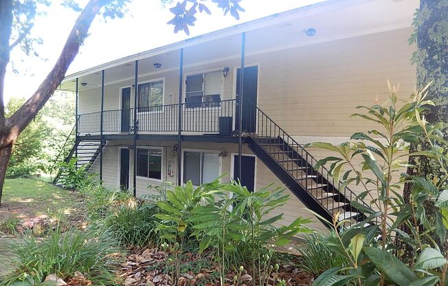 MODERN 2/1 TWN 2nd Story Unit w/ Washer/Dryer! Walk to Downtown! $1150/month Avail NOW!