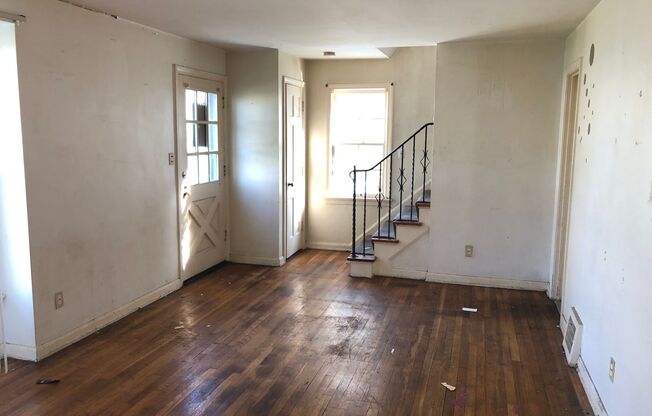 3 beds, 1 bath, $1,300