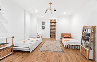 207 E 21 ST