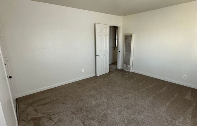 2 bed/1 bath unit in Hayward