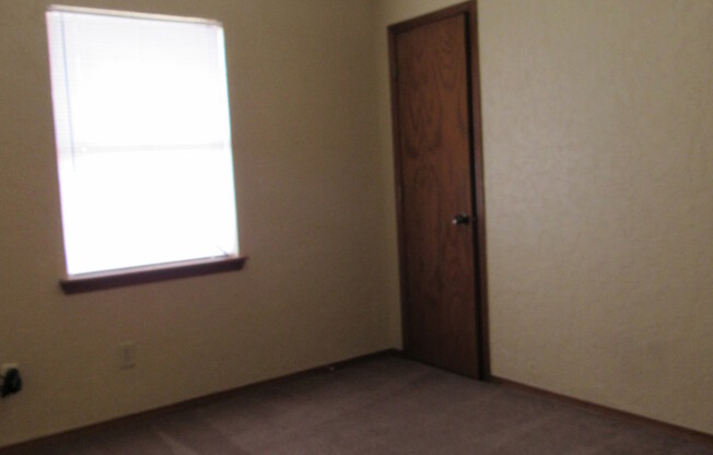 3 beds, 2 baths, $995