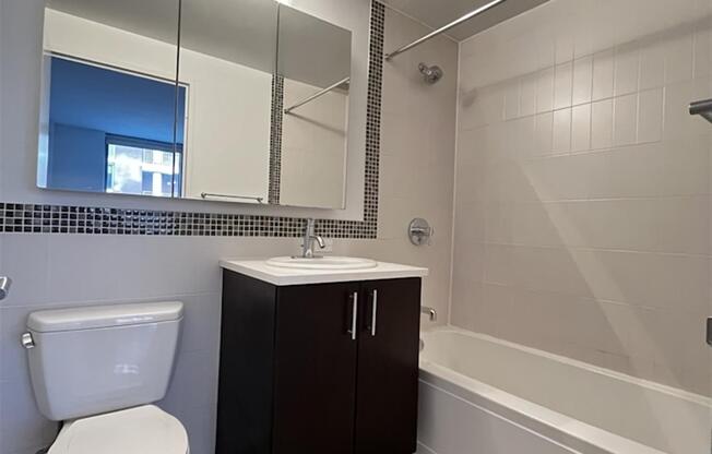 1 bed, 1 bath, 807 sqft, $4,995, Unit 8F