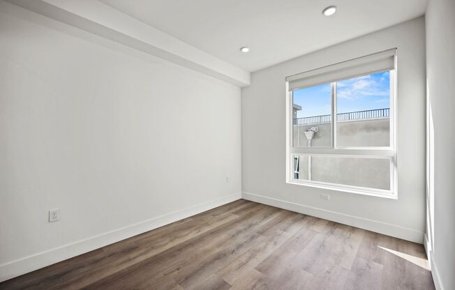 3 beds, 3 baths, 938 sqft, $3,441, Unit 208