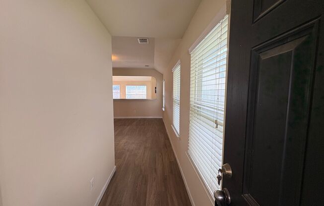 Don't miss out this spacious 4B2B Home in EVERGREEN VILLAS 77044