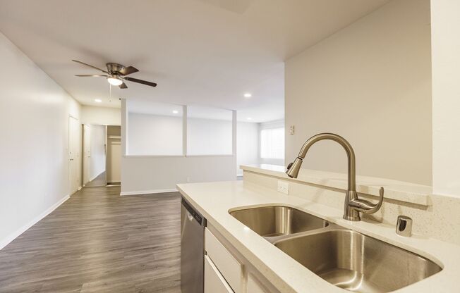 1 bed, 1 bath, 695 sqft, $1,848, Unit 215