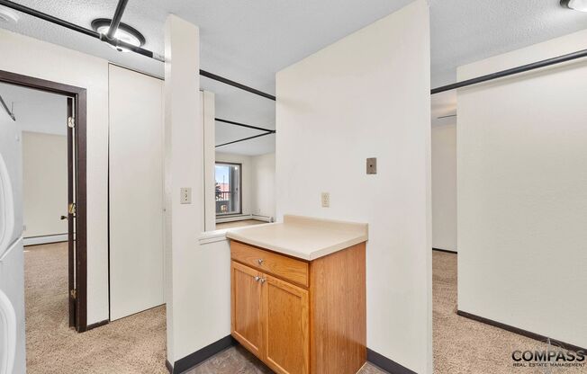 1 bed, 1 bath, 709 sqft, $1,045, Unit 2215-325
