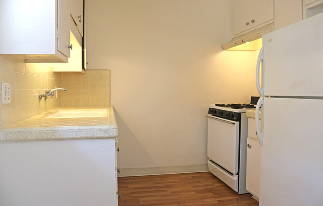 Studio, 1 bath, 475 sqft, $1,750, Unit 09