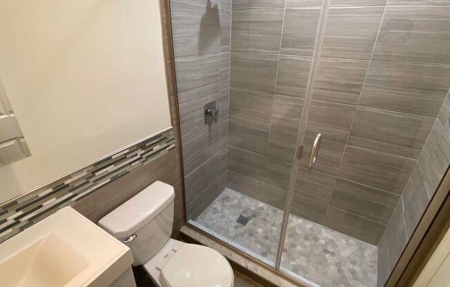 1 bed, 1 bath, 566 sqft, $2,375, Unit B4