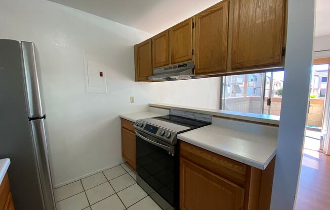 TOWNHOUSE - 3 BED/ 2 BATH/ 1 PARKING AT HARBOR POINTE (Just Listed)