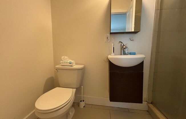 3 beds, 3 baths, 787 sqft, $1,875, Unit Unit 09