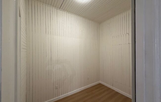 4 beds, 1 bath, 1,300 sqft, $3,500, Unit 473 Amity Rd