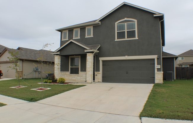Immaculate Rental with fabulous upgrades. Realtor Commission: $400