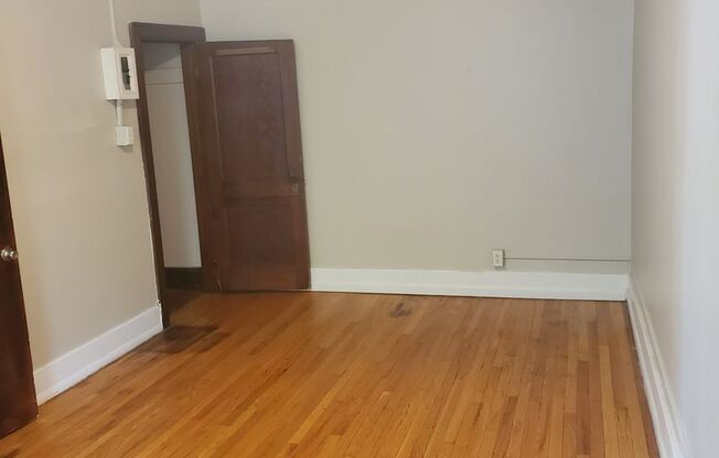 2 beds, 1 bath, 850 sqft, $825, Unit #101