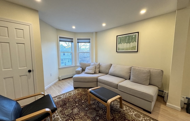 2 beds, 1 bath, 1,100 sqft, $3,000, Unit 2A