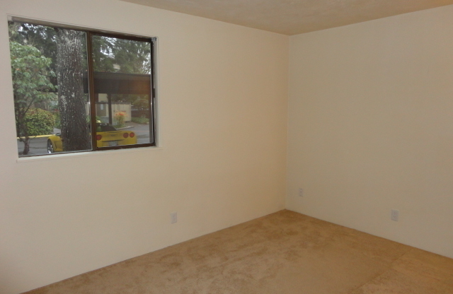 2 beds, 1.5 baths, $1,796, Unit 0137