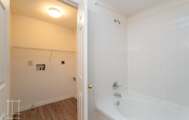 2 beds, 1.5 baths, $1,250, Unit 994 N. 4th St.