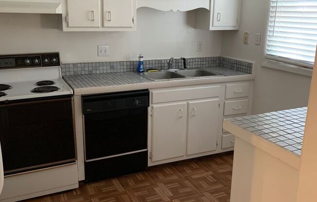 Southside-Near Oglethorpe Mall & South College