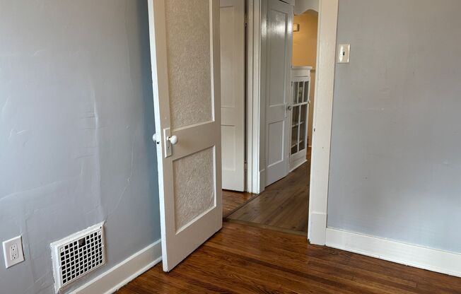 2 beds, 1 bath, $900, Unit Lower