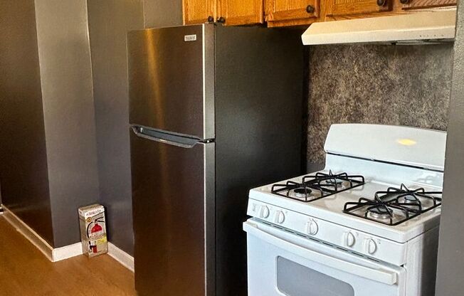 3 beds, 1 bath, $1,400