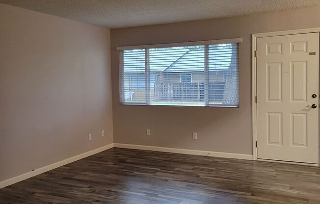 2 beds, 1 bath, 966 sqft, $1,450