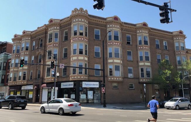 2 beds, 2 baths, 1,000 sqft, $3,645, Unit 907 - 2B