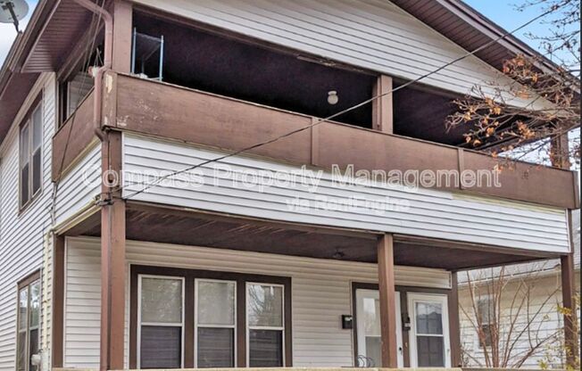 707 KNAPP ST NE