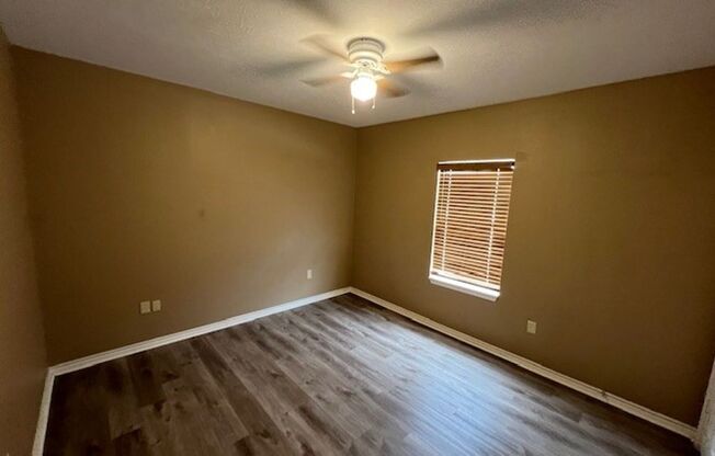 2 beds, 2 baths, 930 sqft, $825, Unit 14