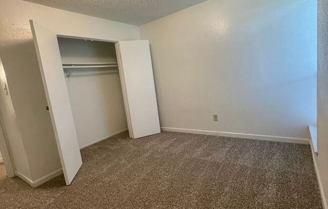 2 beds, 2 baths, 902 sqft, $1,099, Unit 147