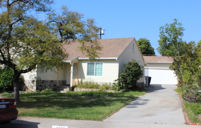 ( ( ( CUTE 4 BEDROOM 2 BATH ONE STORY HOUSE!!! ) ) )
