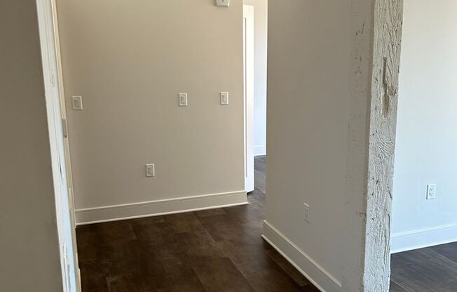 Studio, 1 bath, 640 sqft, $1,525, Unit Apartment 402