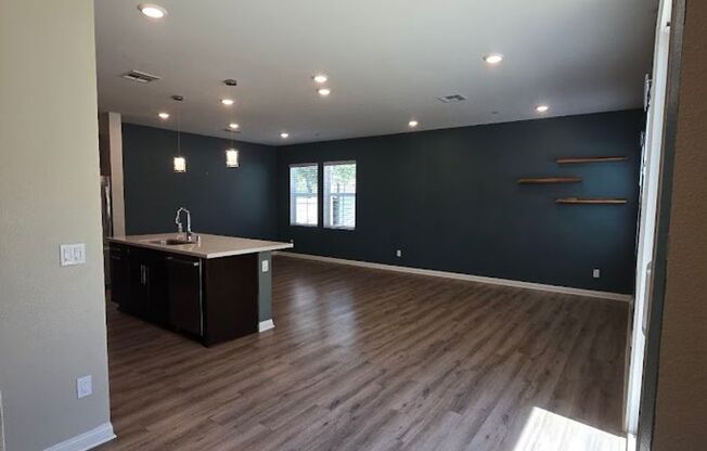 3-Bedroom Home (1/2 off the first month!!) Modern Upgrades and Energy Efficiency
