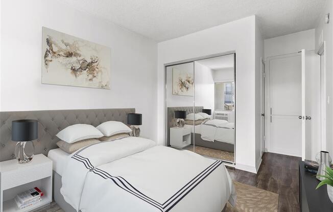 a bedroom with a large bed in a room at Pacific Rose, Los Angeles, 90034