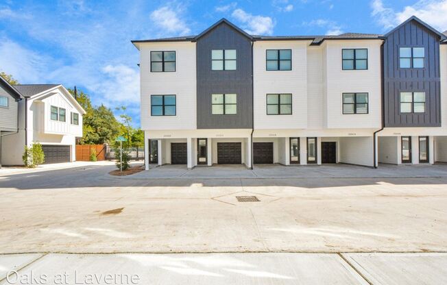Oaks at Laverne