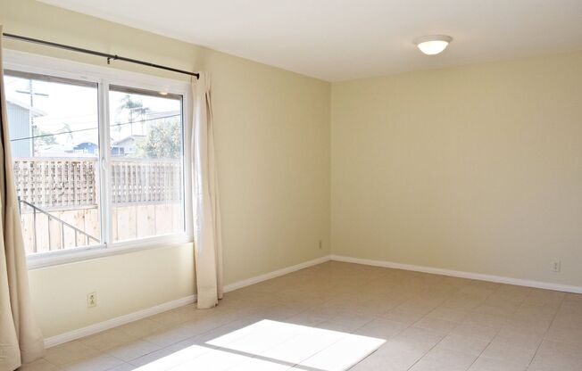 Downstairs North Park Apartment with Parking & Onsite Laundry!
