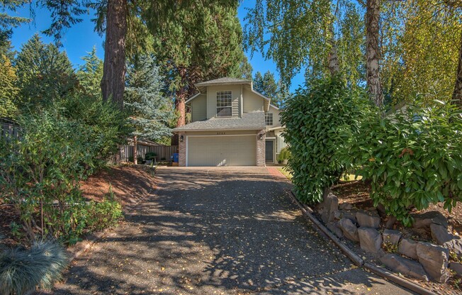 Beautiful cul-de-sac home, with fenced in yard