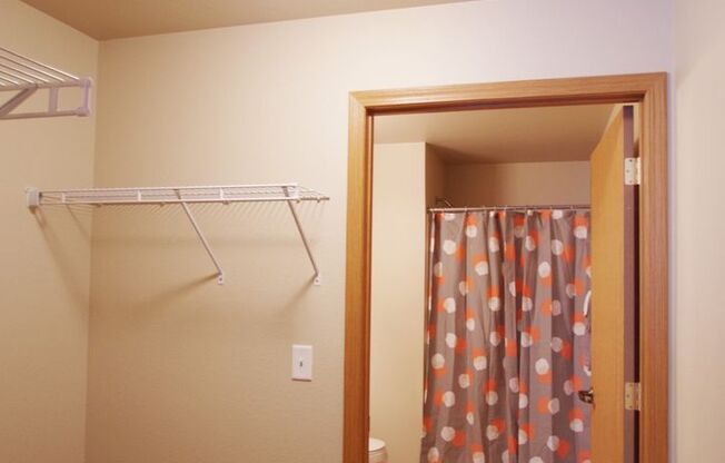 3 beds, 2 baths, 1,334 sqft, $1,645, Unit 1830-205