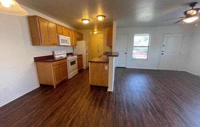 3 beds, 2 baths, 1,100 sqft, $1,495, Unit 8109