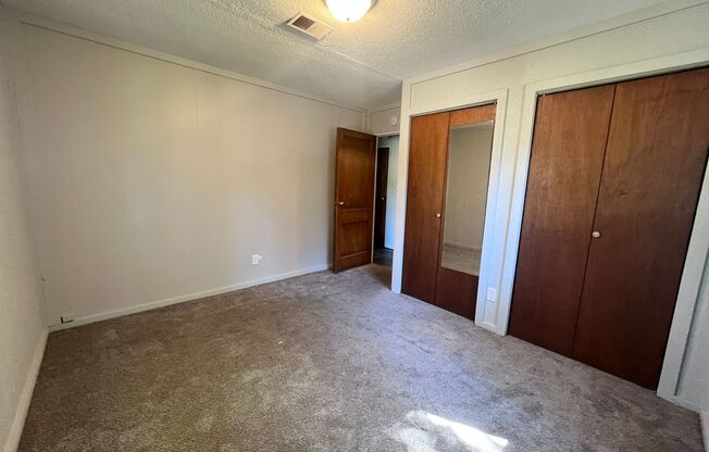 2 beds, 1 bath, $1,400