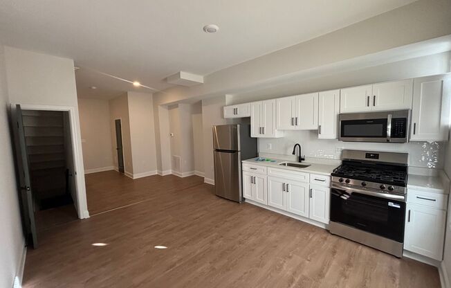 Newly Renovated 4BR/2BA Family Home in Winchester – Modern Kitchen & More