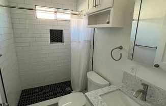 2 beds, 1 bath, $2,750, Unit 1721