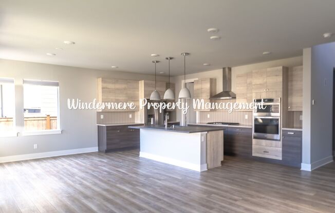 Stunning and spacious 5 bed in McCormick Village!