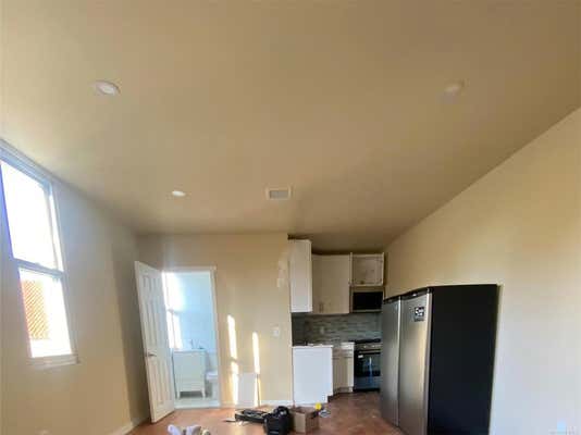 3 beds, 2 baths, $3,300, Unit 2/3