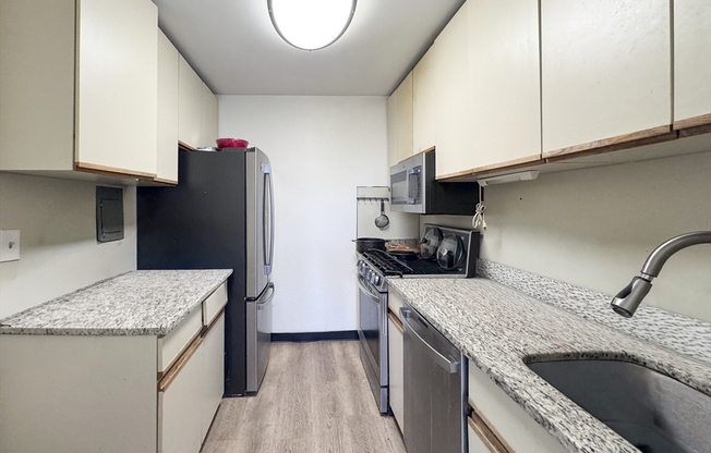 2 beds, 2 baths, 975 sqft, $3,950, Unit 806