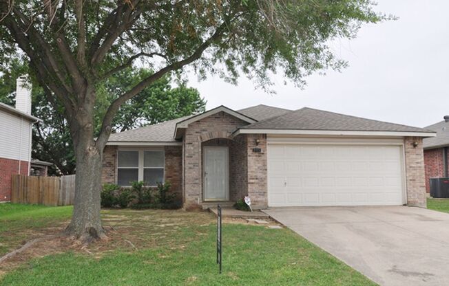Spacious 3-2-2 in Grand Prairie, Mansfield ISD!