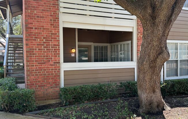 1 bed, 1 bath, $1,250, Unit #120