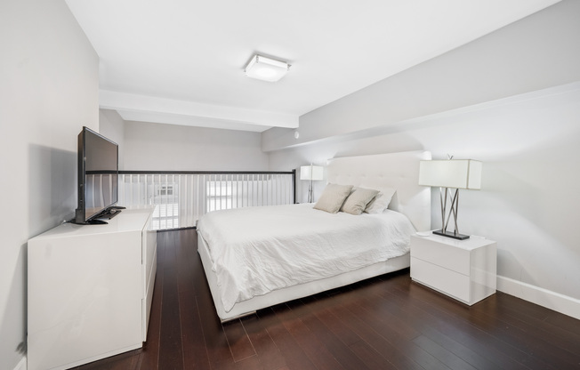 2 beds, 1 bath, 1,000 sqft, $5,800, Unit 4L