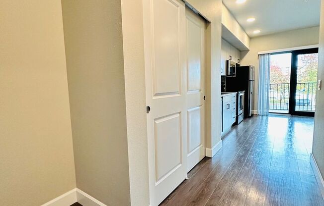 Studio, 1 bath, 346 sqft, $1,350, Unit 417-213