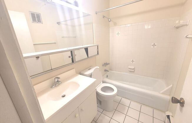 1 bed, 1 bath, $1,195, Unit 215