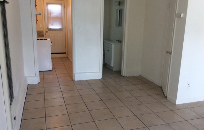 Studio, 1 bath, 650 sqft, $1,295