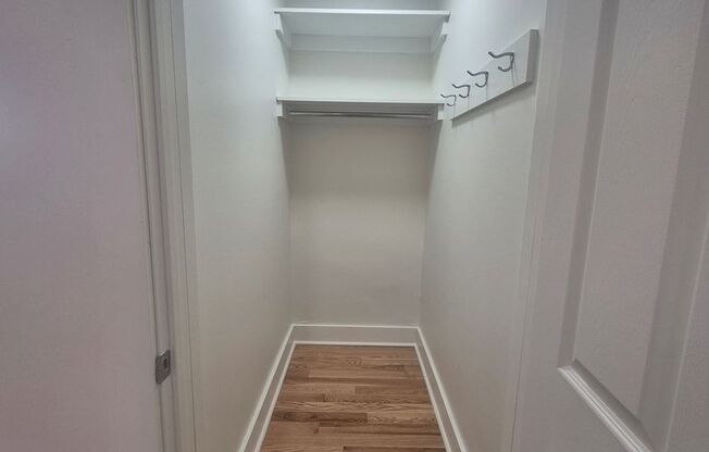 2 beds, 1 bath, 750 sqft, $1,899, Unit 5637 Hobart St. #4